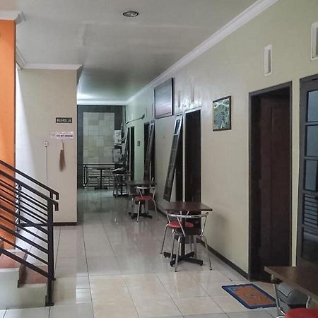 Baitussafar UMMI 1 Syariah Hotel Malang Bagian luar foto