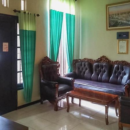Baitussafar UMMI 1 Syariah Hotel Malang Bagian luar foto